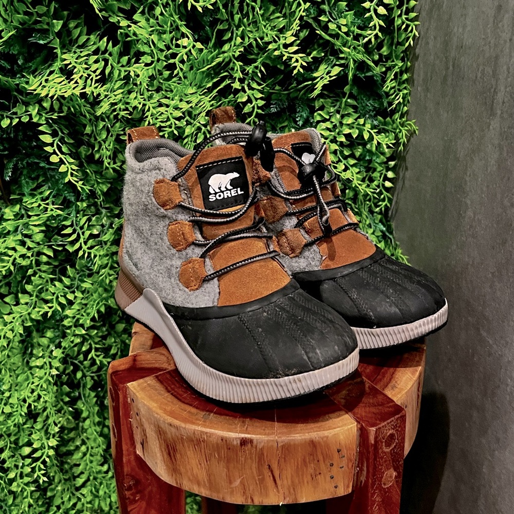 Like New - Sorel Youth - Out N About Plus - Youth Size 4